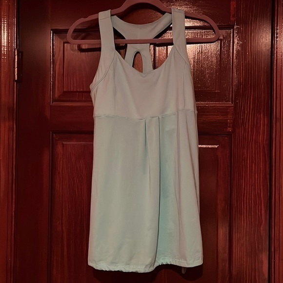 Workout tank‎ - Picture 1 of 6